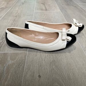 Ann Taylor captoe flat with bow -white & black - size 9